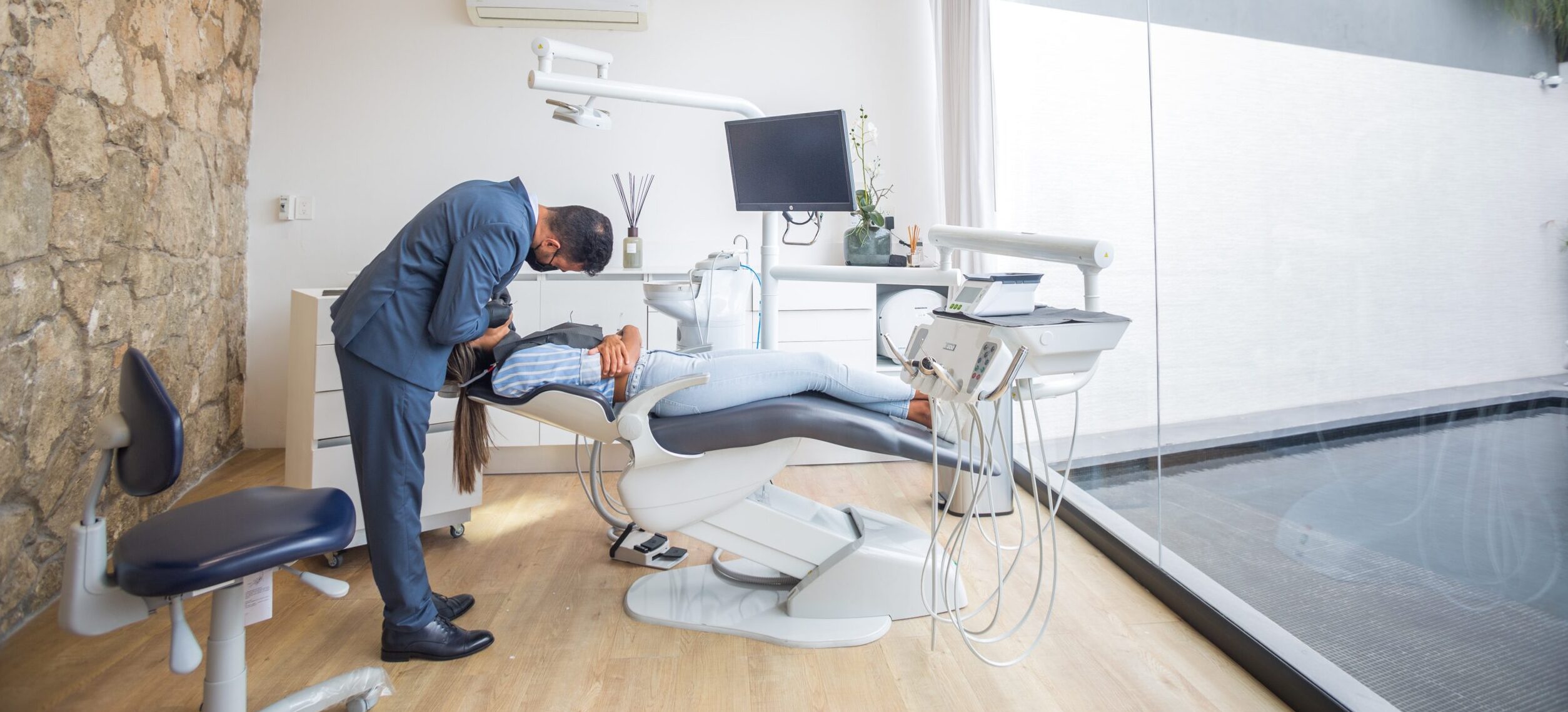 Image of a professional dental practice in Canada